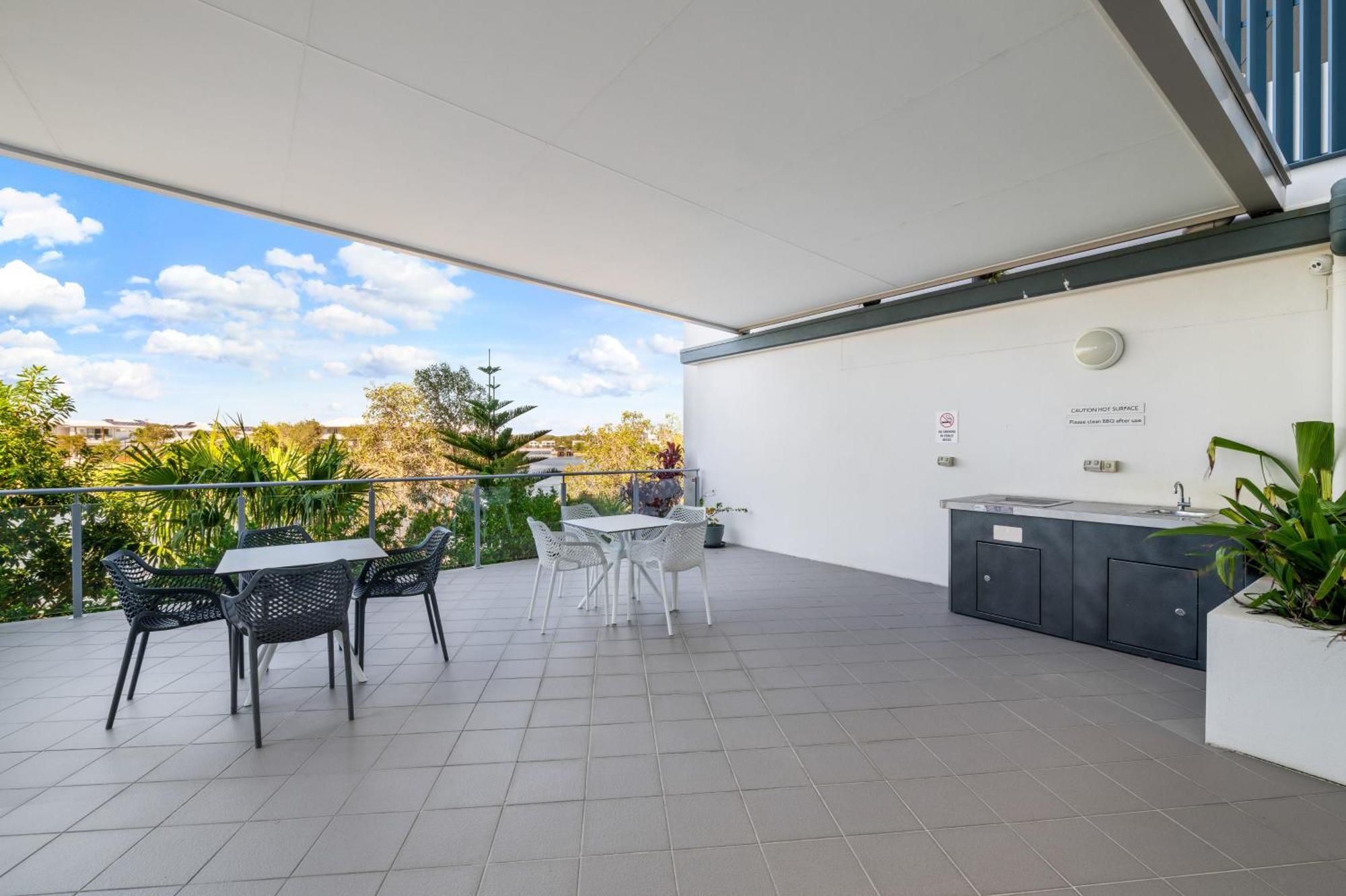 Salt At Oceanside Hotel Kawana Waters Exterior foto